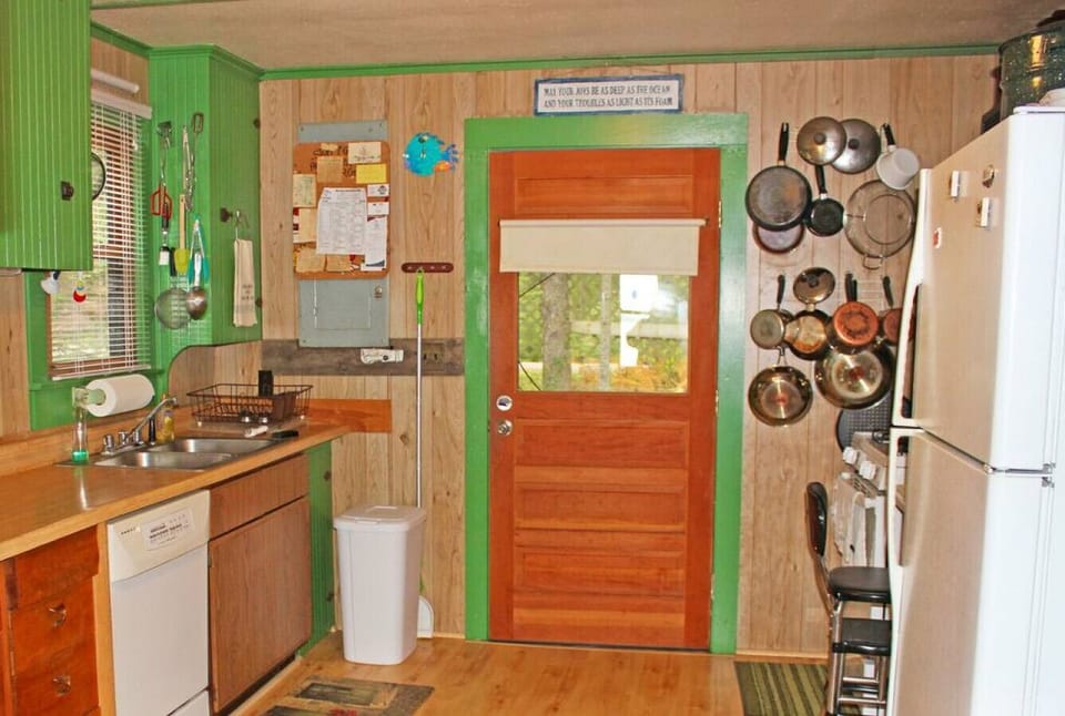 Enter the cabin through the old-school and retro kitchen