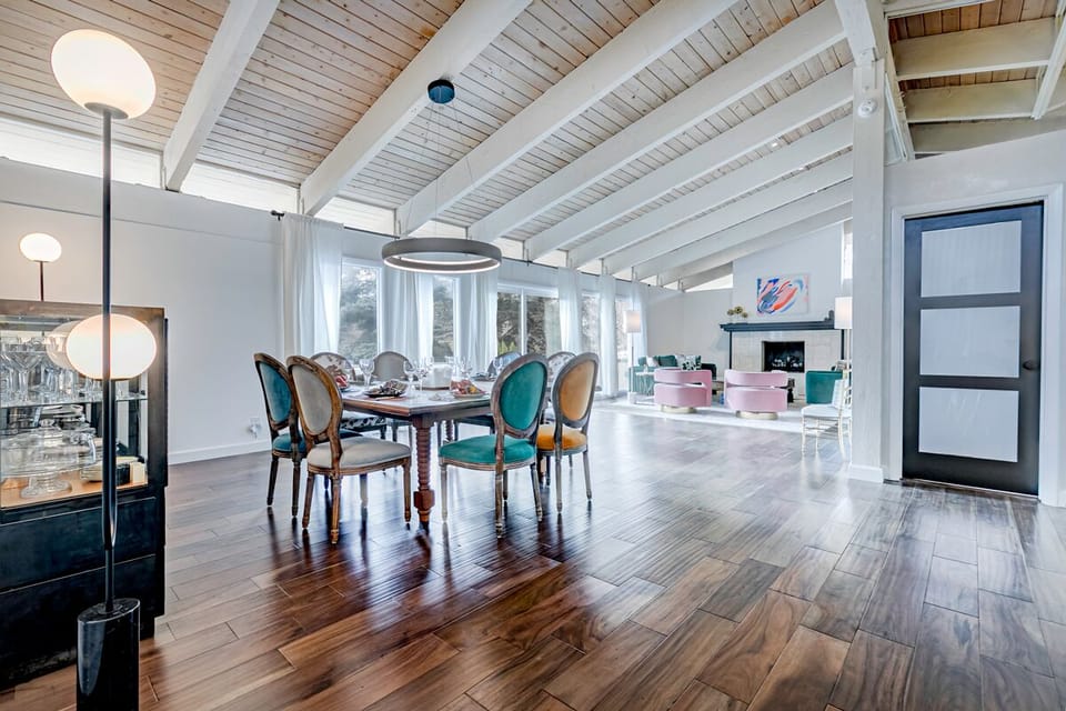Dining room, new floors throughout