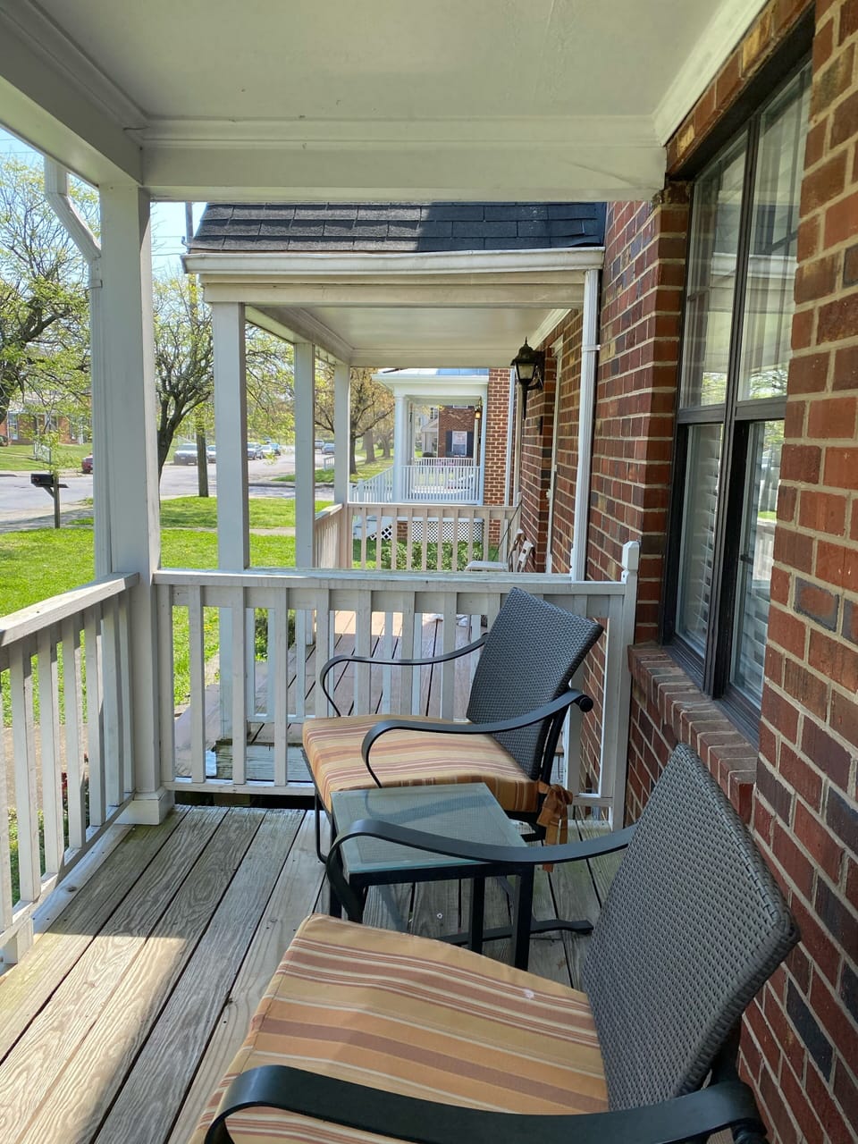 Pet Friendly VCU 3 Bedroom Townhouse with Fenced Yard

Front porch / Foyer