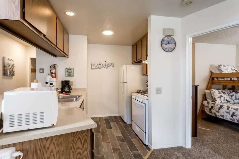 Fully equipped kitchen. Pots,Pans, and all kitchenware included.