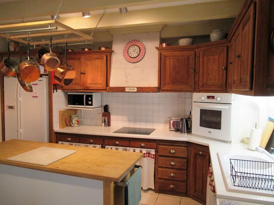 With all modern amenities, you will find it a pleasure to cook in this kitchen