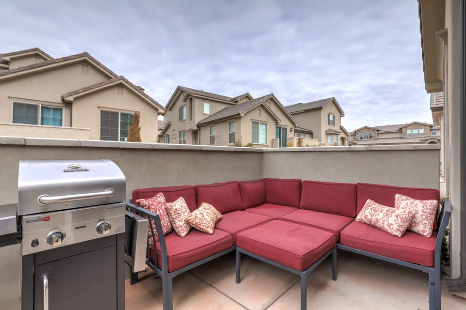 When you feel like dinner on the grill, escape to the patio.