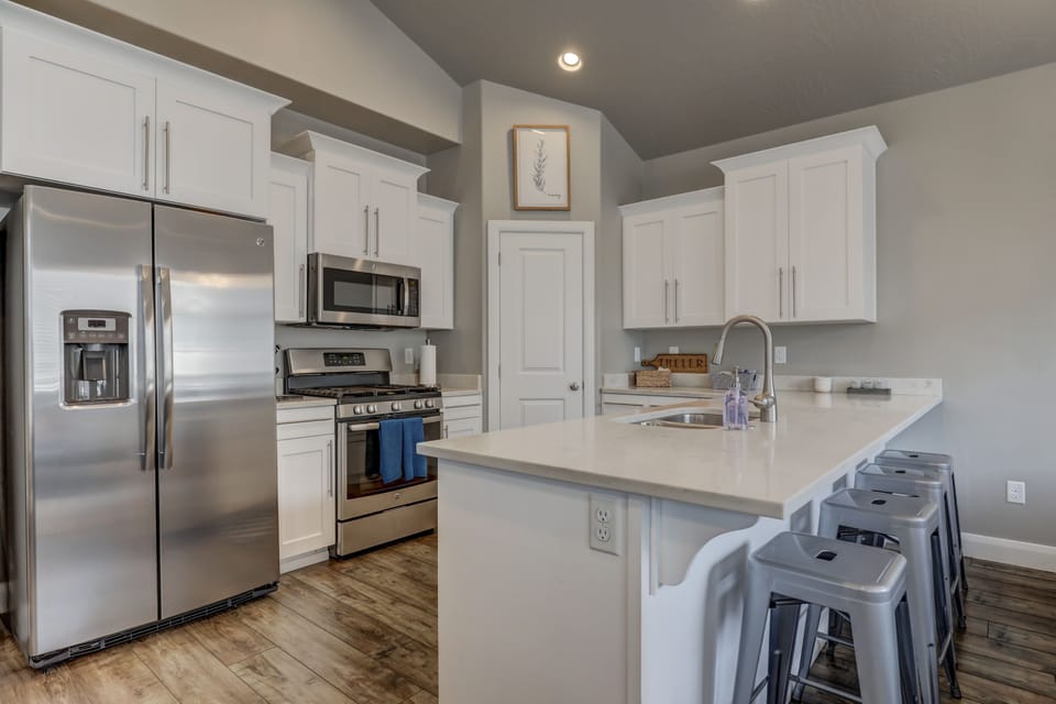 Fully stocked kitchen including easy-to-prepare breakfast foods. 