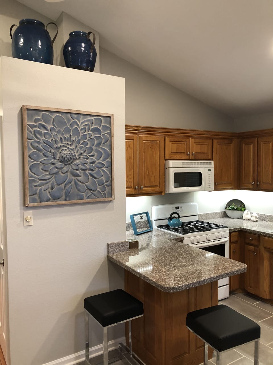 Kitchen with eat-in bar for two guests