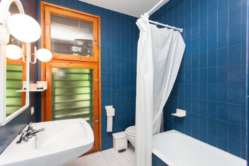 Bathroom - Room 6