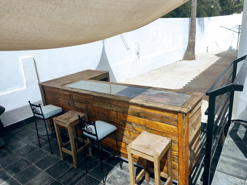 bar area in the garden