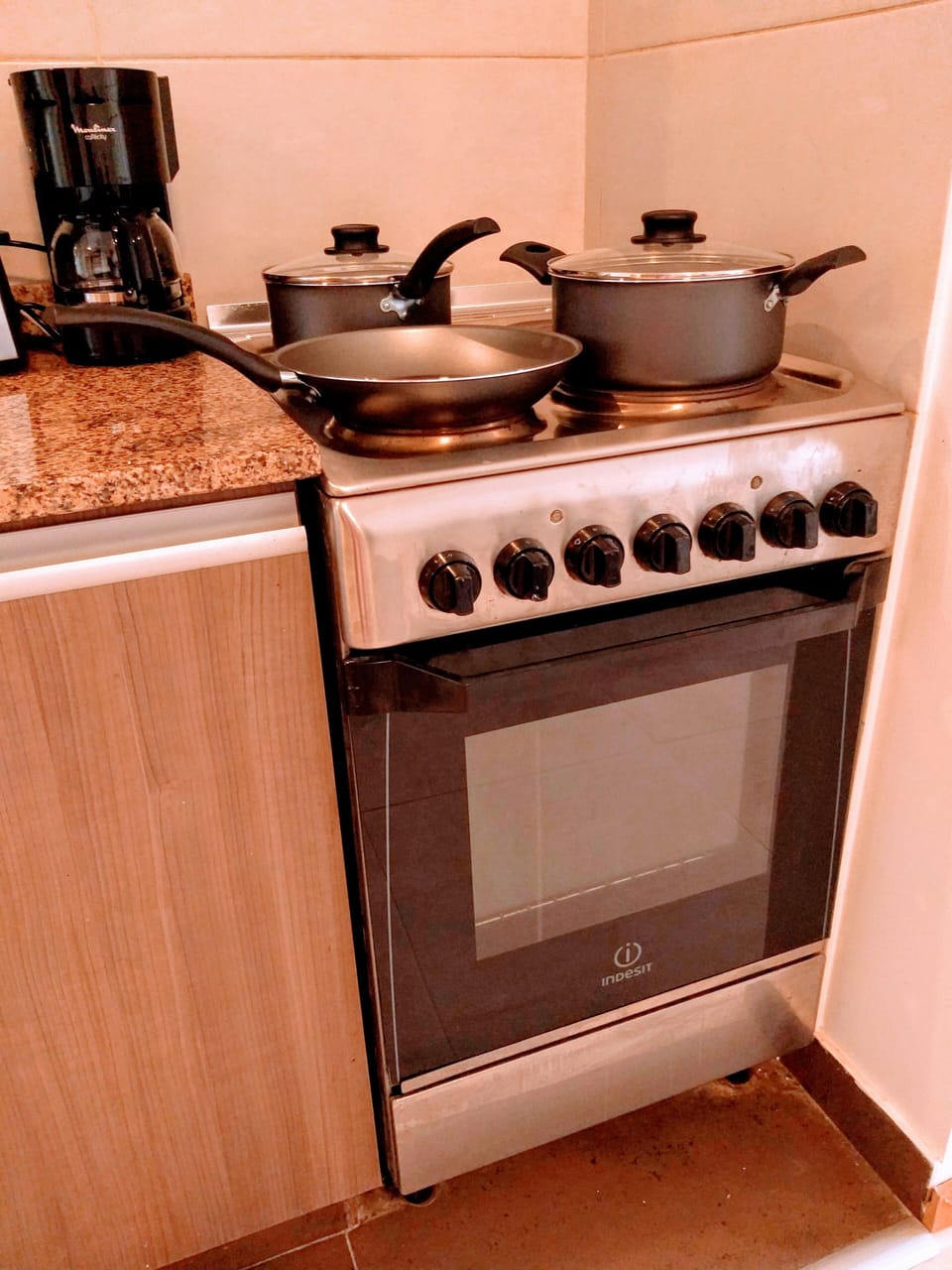Electric oven, pans
