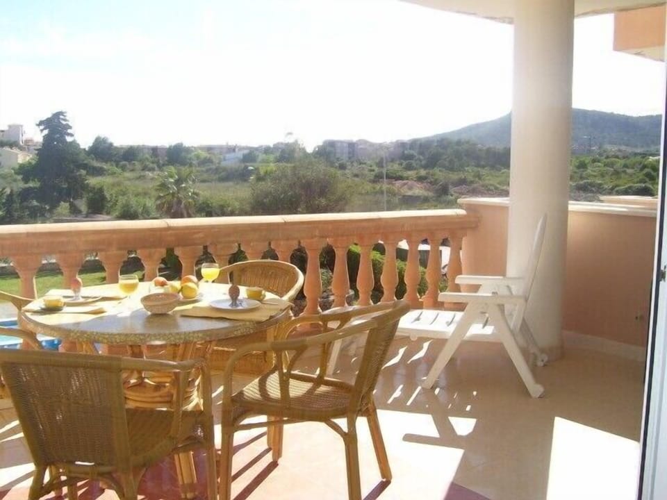 Spacious Terrace with view to swimmingpool and countryside yet 1 min to beach!