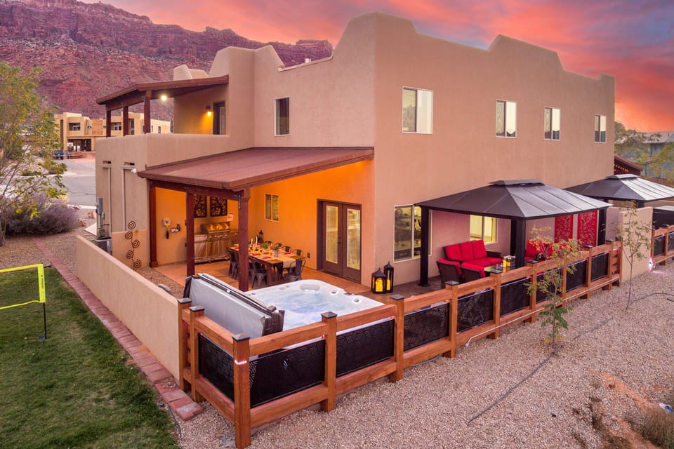 Outdoor Oasis with Beautiful Views!