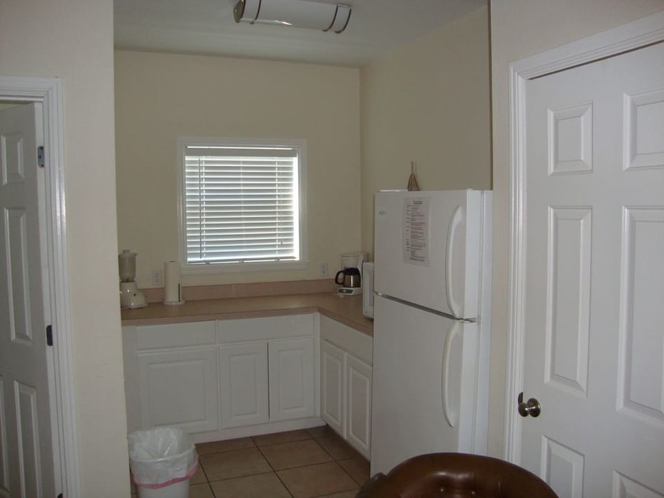 Queen Master Studio Kitchenette