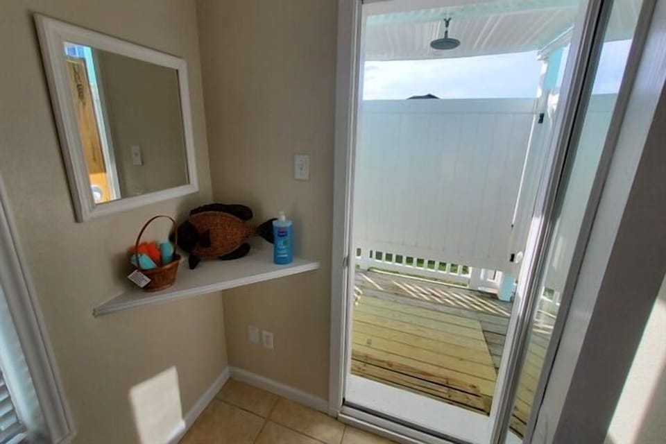 Half Bath & Shower Hut on 2nd Level