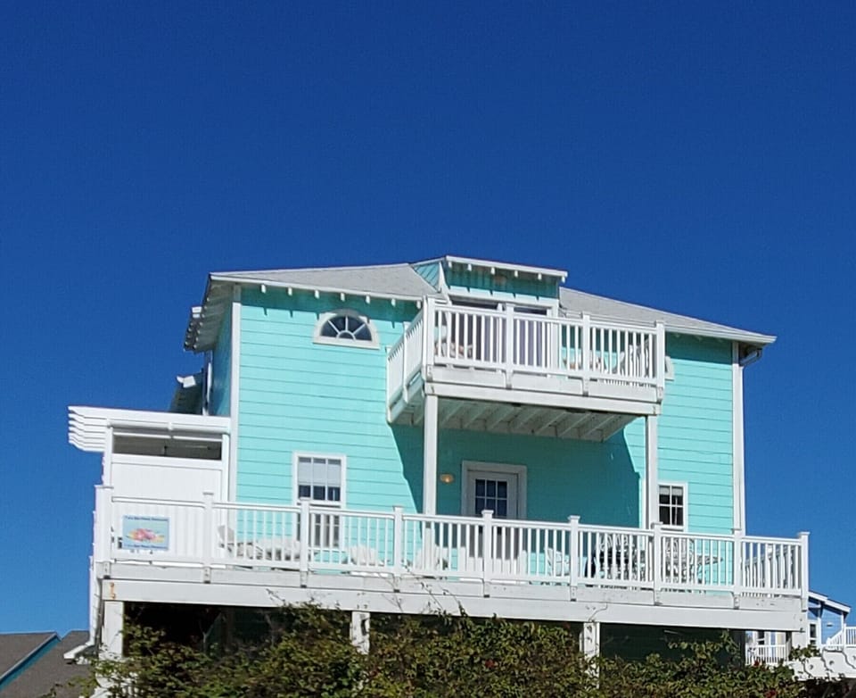 Decks have ocean and pool views.