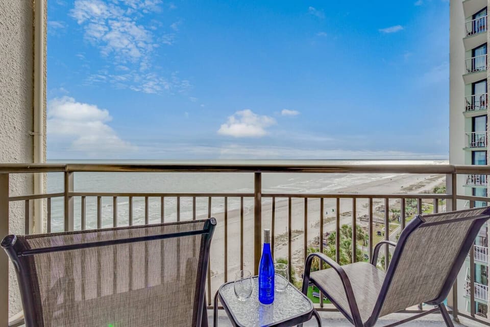 Step onto the balcony of our oceanview suite and be greeted by breathtaking views of the sea, stretching to the horizon and inviting you to soak in the beauty.