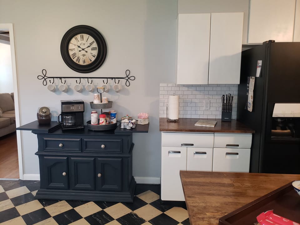 kitchen /coffee bar