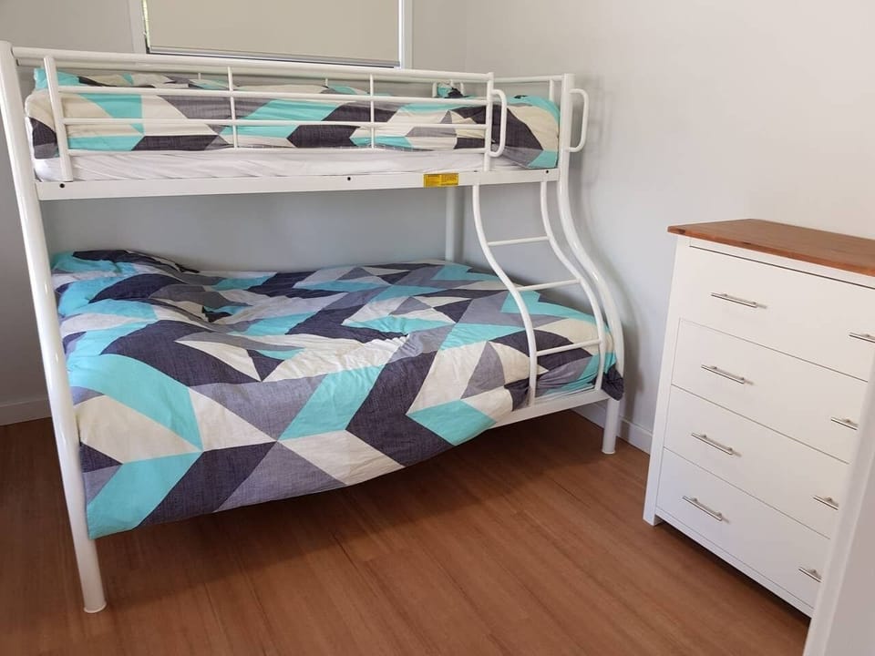 Single top level, double bottom level + single trundle bed