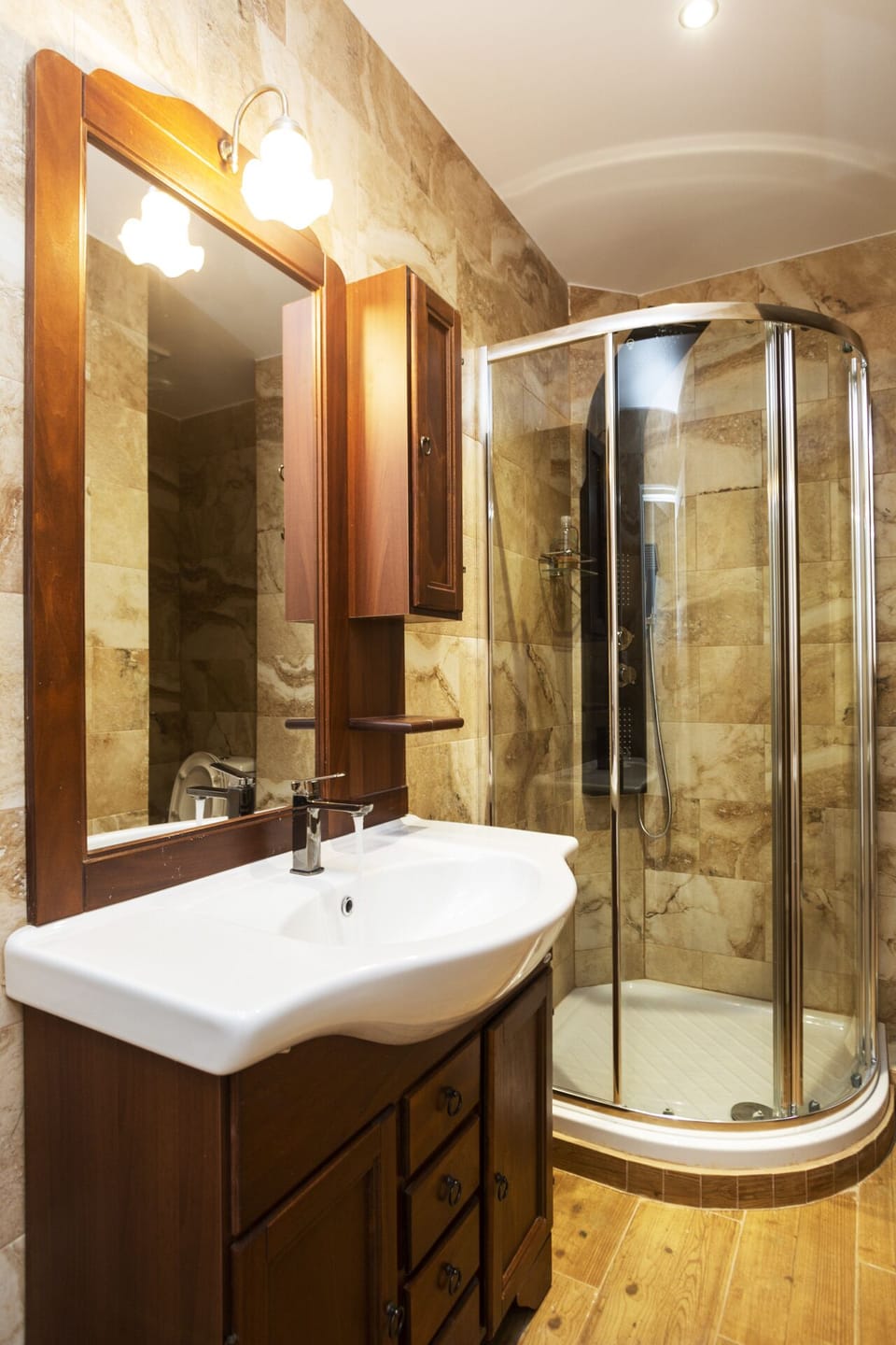 Bedroom 2 ensuite bathroom