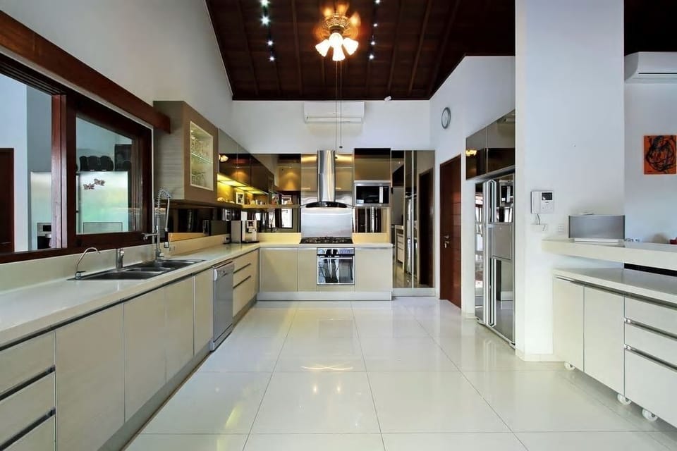 Villa 5 BR Seminyak, Bali