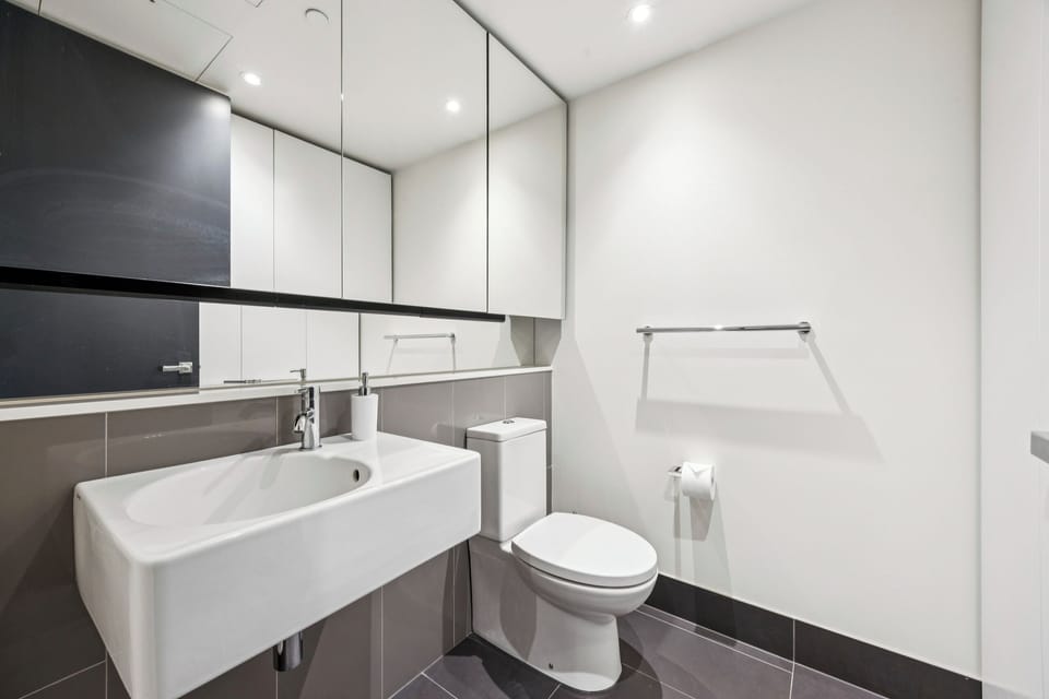 Powder room & 2nd WC