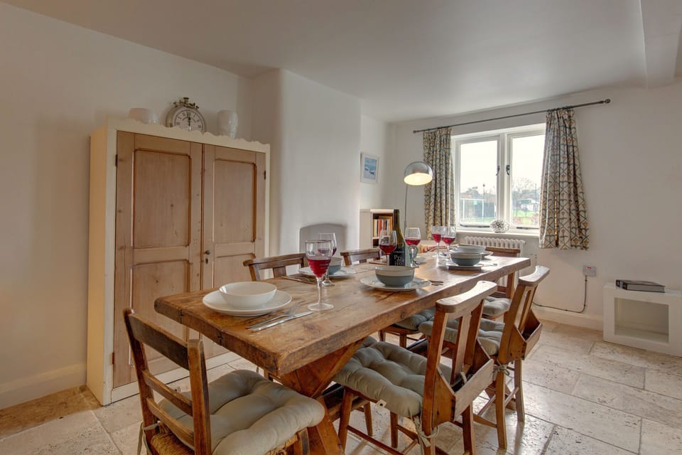 Jasmine Cottage, South Creake: Generous dining table
