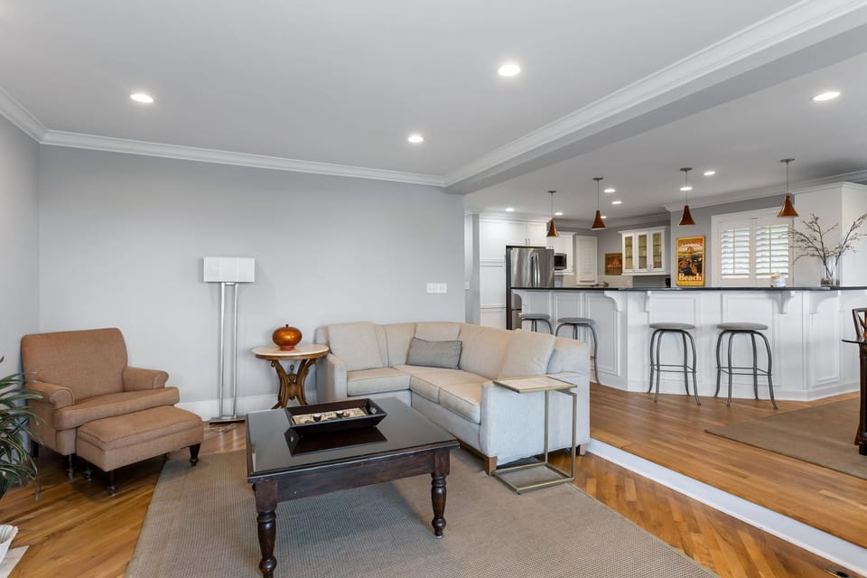Living Area (Fireplace Not Available for Guest Use)