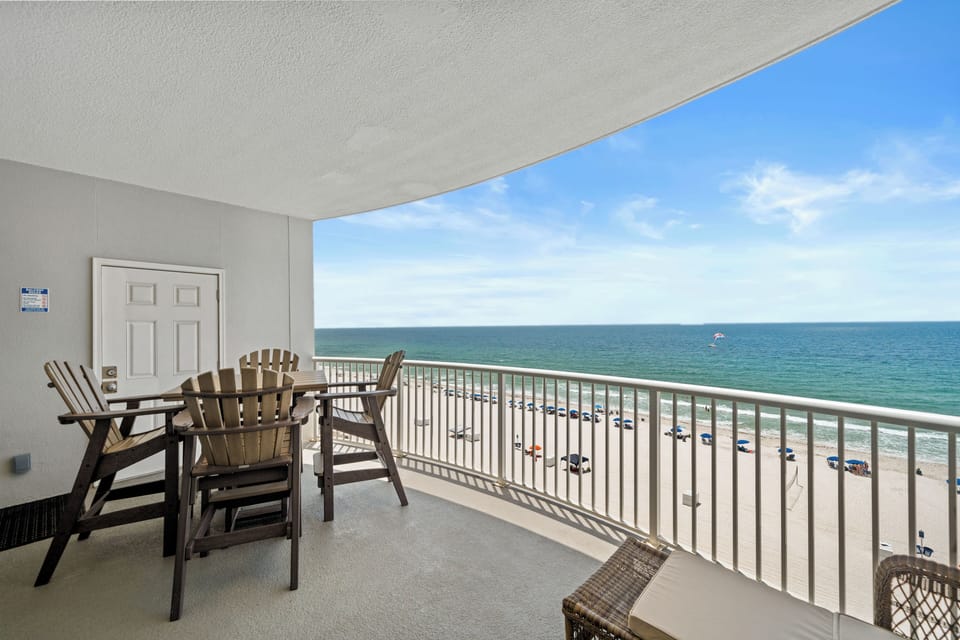 Large balcony - great for enjoying sunrises and sunsets !!