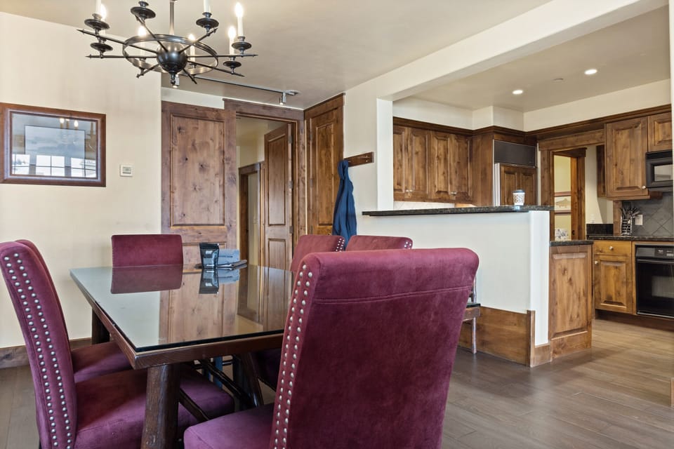 Dining Area looking into Kitchen
