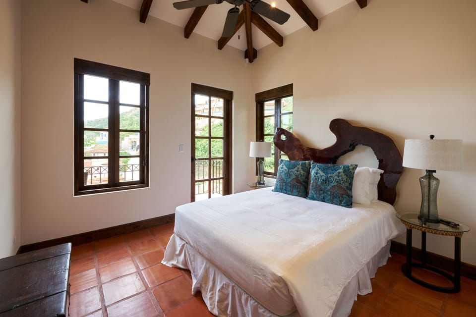 Guest bedroom 3 - One queen bed