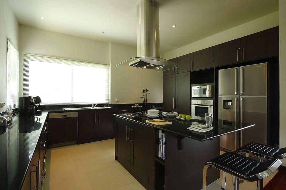 Fully Fitted & equipped Western Kitchen