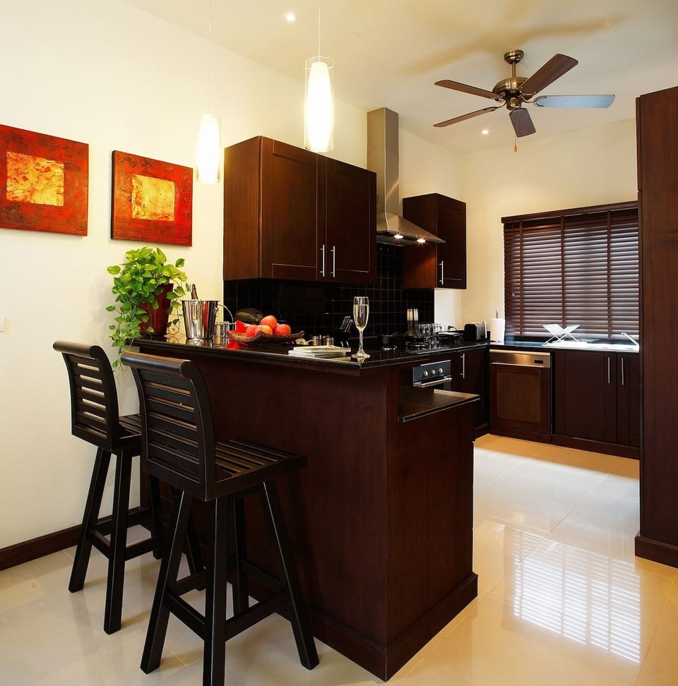 Fully Fitted Western Kitchen