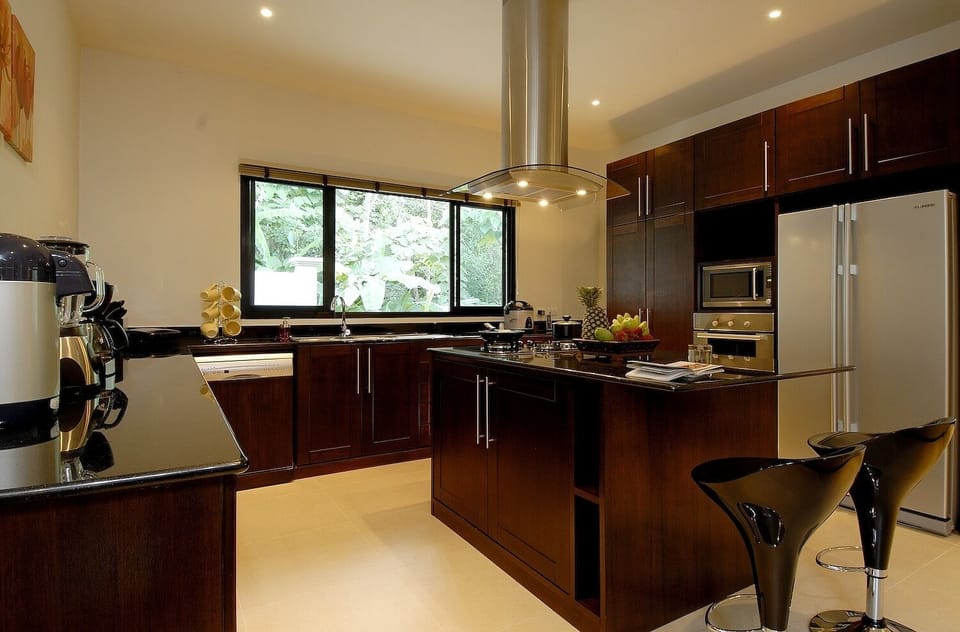 Fully Fitted & equipped Western Kitchen