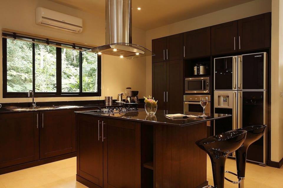 Fully Fitted & equipped Western Kitchen