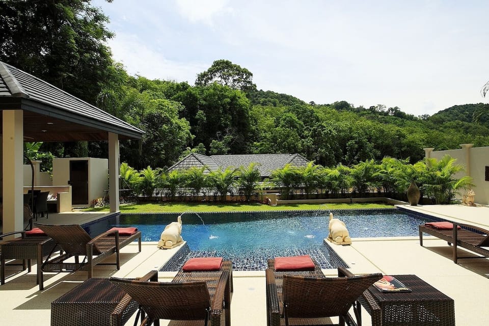 Swimming Pool with Integral Jacuzzi