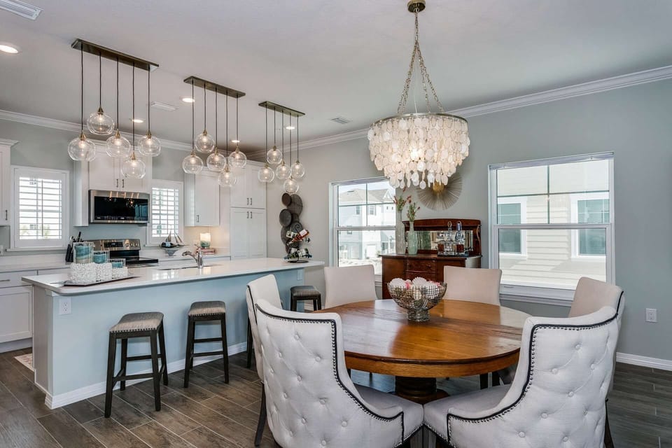 Gather around the table to eat your morning breakfast before heading out to the beach