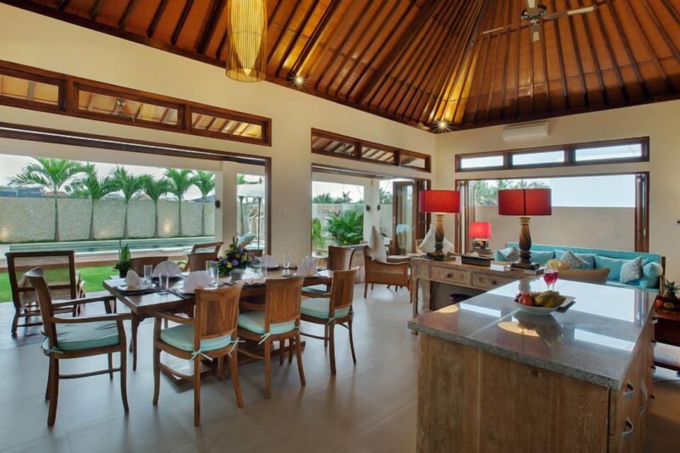 Luxury 4 Bedroom Villa Near Canggu Club