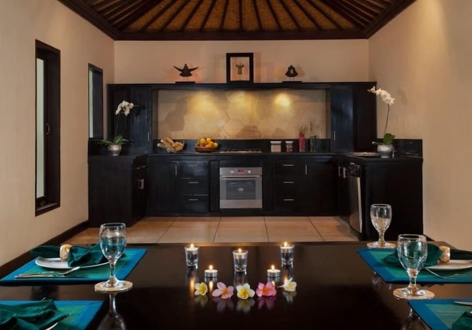 Lux 5 BR with Driver, Heart of Seminyak