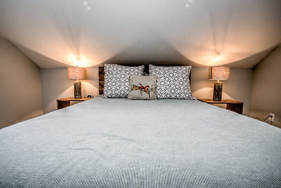 Bedroom | Queen