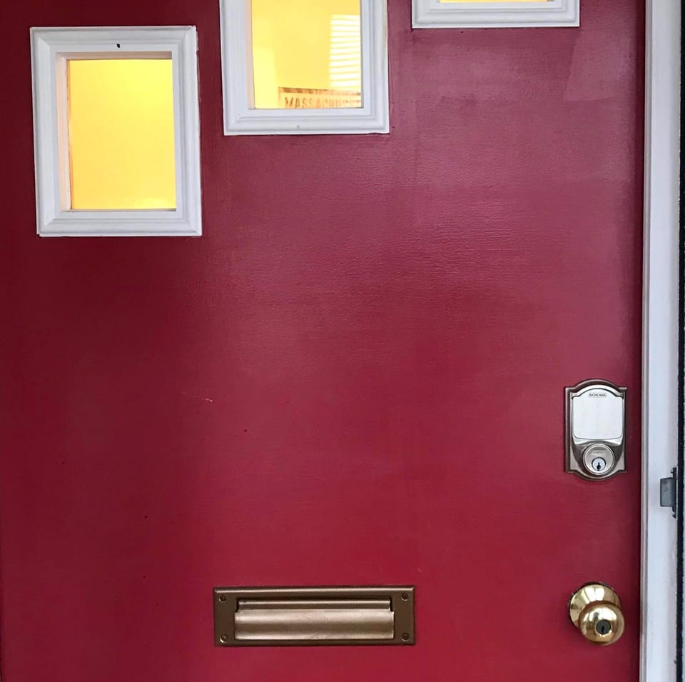 Smartlock, keyless entry! Speedy check-in & out.