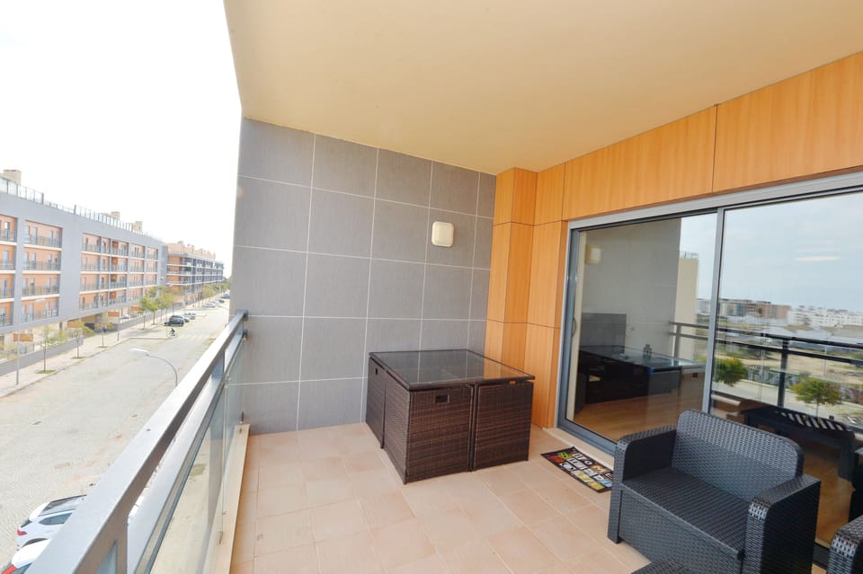 Balcony dining table  an
with side view of the sea and parkingd