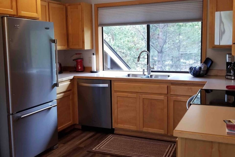 Lots of daylight in kitchen