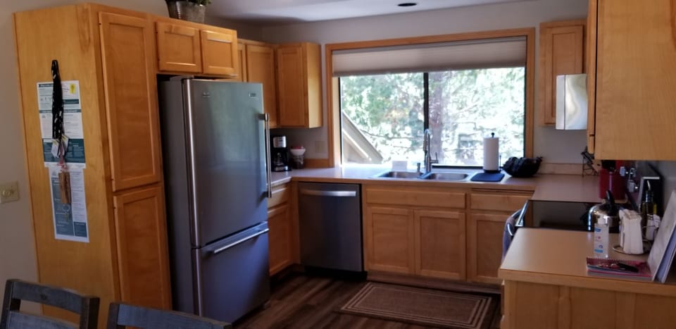 Plenty of room for all the cooks.