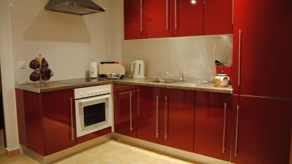 Second Kitchen (at pool level) 