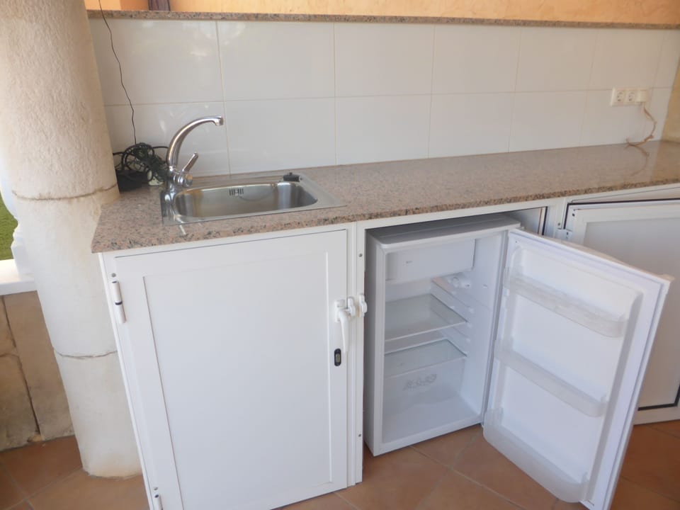 Summer kitchen with Drinks Fridge 