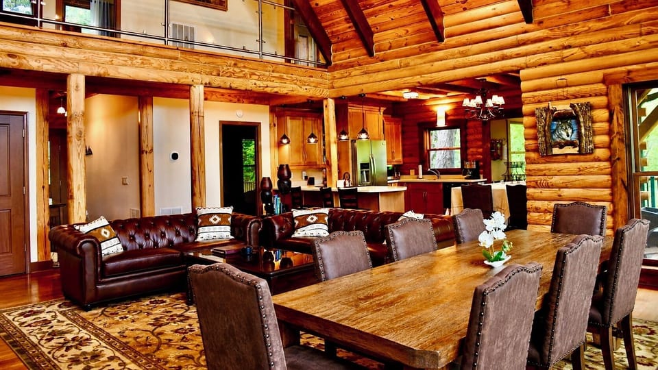 Living Room/Dining Area