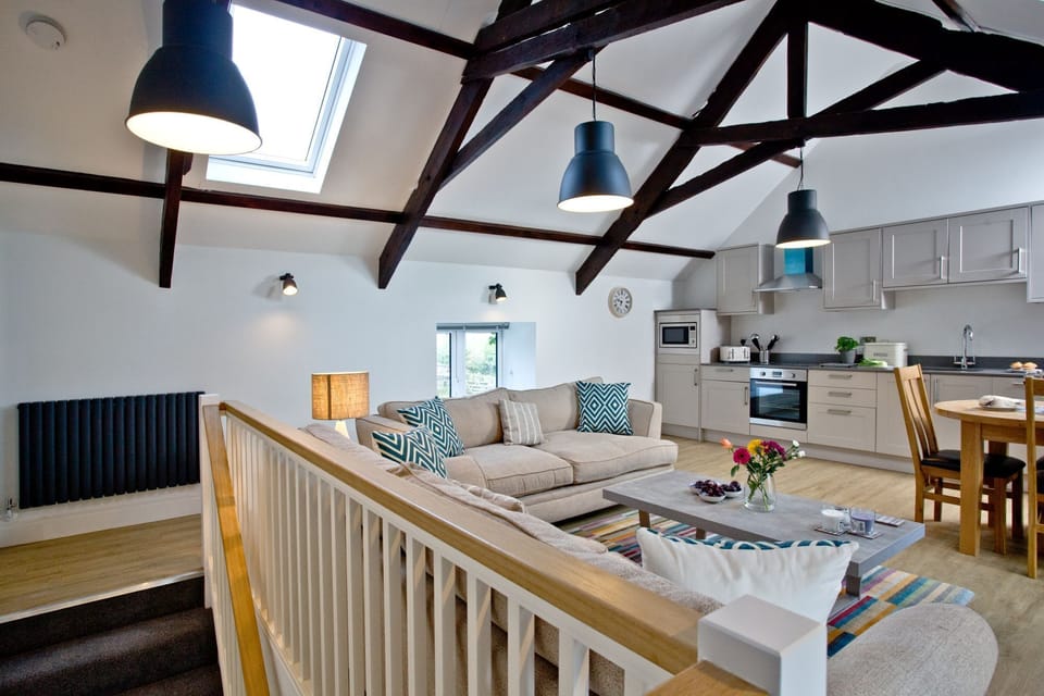 1st floor living space - The Barn, 21 At The Beach