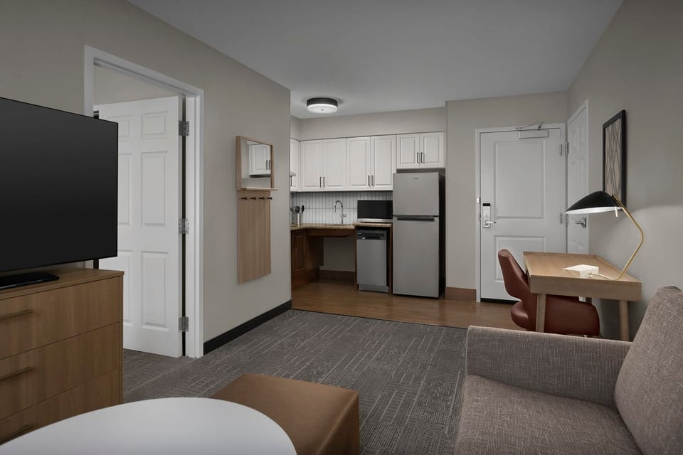 Experience comfort in this inviting studio, combining modern decor with ample natural light.