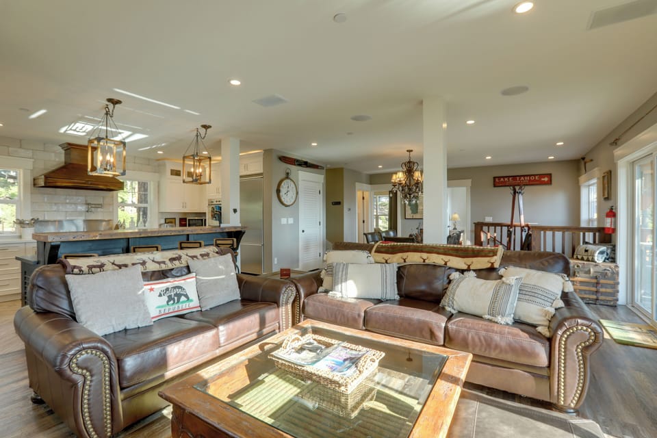 Living Room | Smart TV | Central A/C
