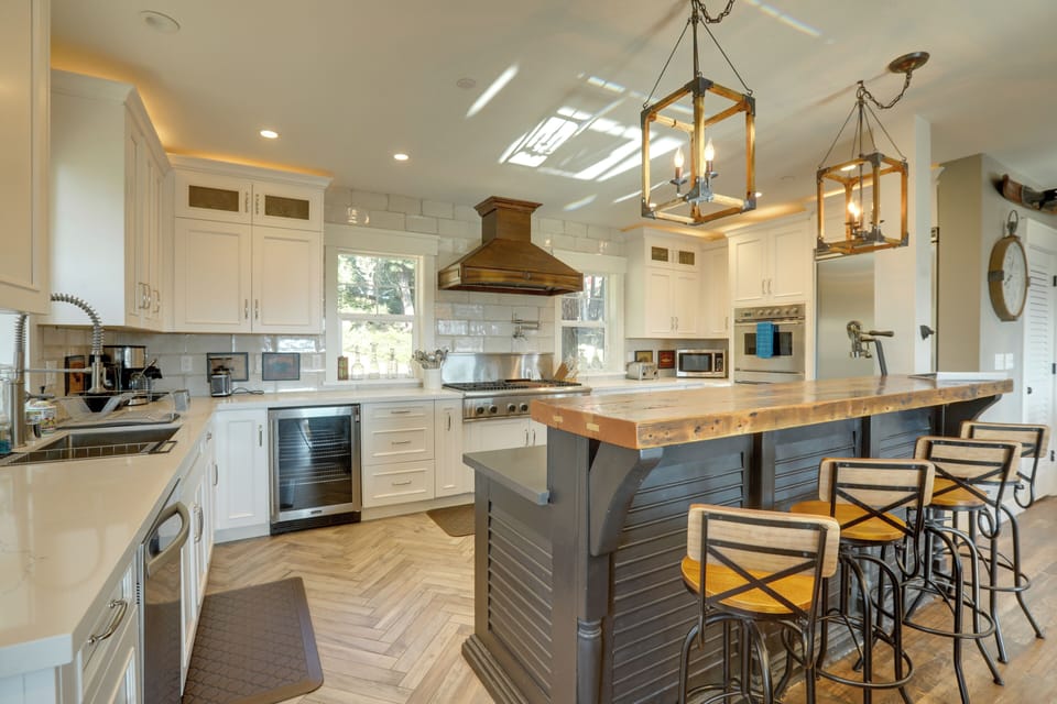 Kitchen | Wine Fridge | Toaster | Coffee Maker