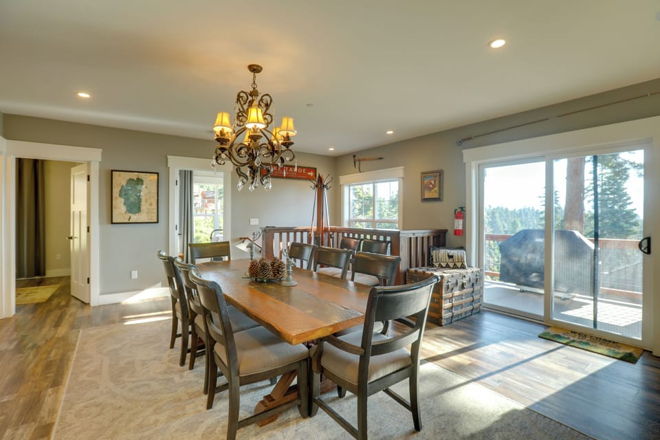 Dining Table | Dishware & Flatware Provided
