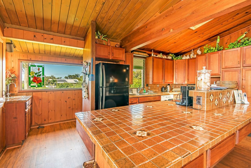 Kitchen and main entrance