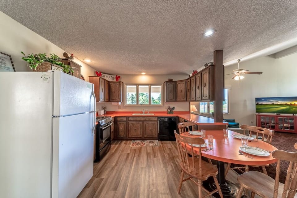 Kitchen & Dinning room area